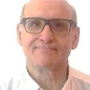 Profesor de inglés, titulado, con experiencia de más de treinta años impartiendo clases de inglés; matemáticas; física; y química.